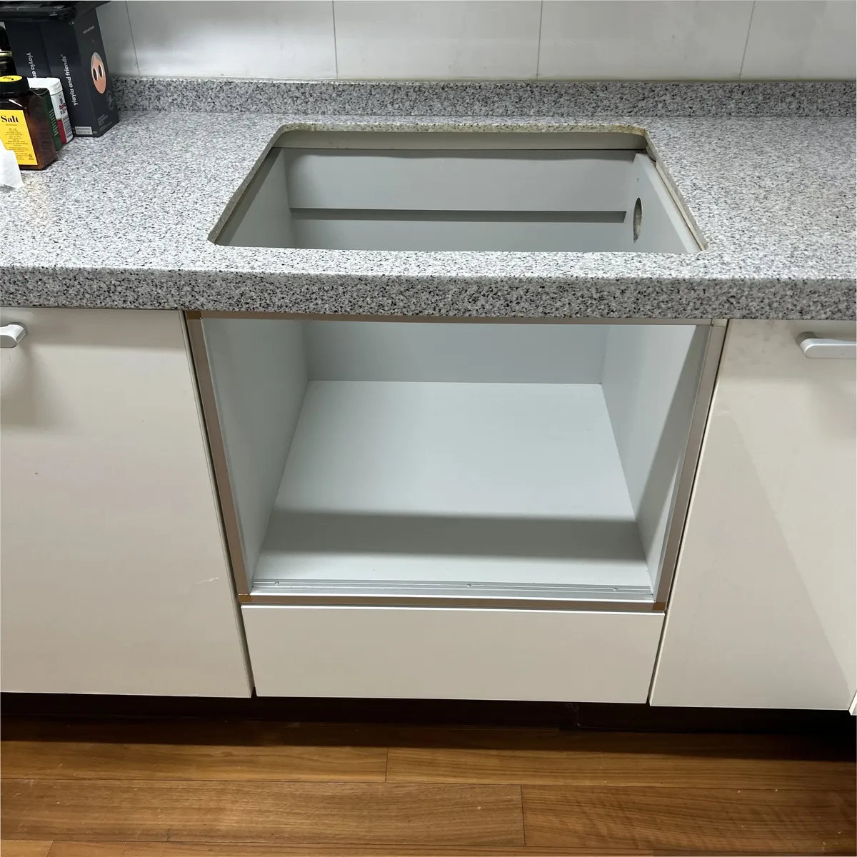 수납장 교체 전